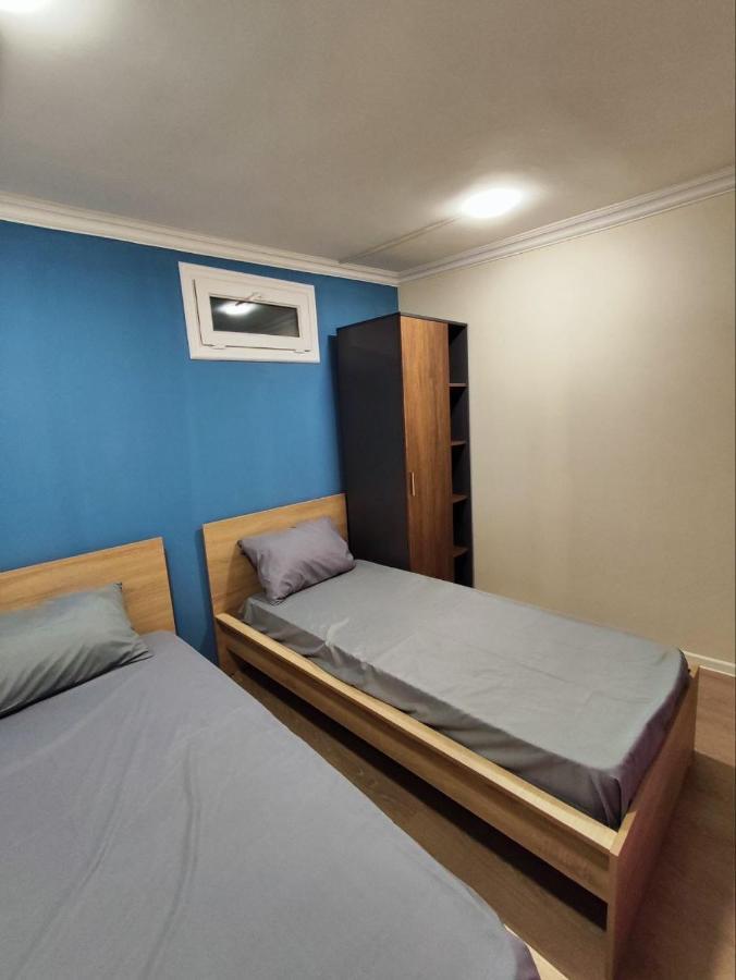 Guest House In The Small Center Yerevan Exterior photo